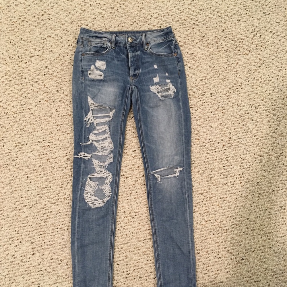 American Eagle ripped Tomgirl jean size 00
